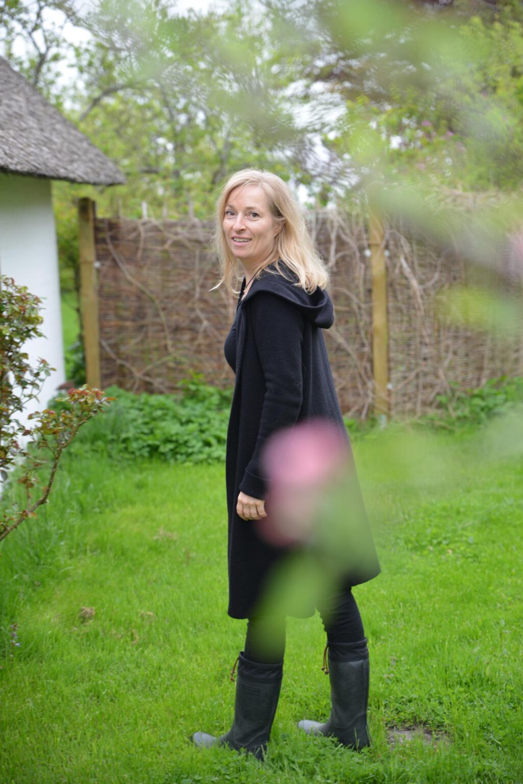 autorin nikola anne mehlhorn homestory 20210514 D8H 8372 1 Nikola-Anne Mehlhorn - Autorin